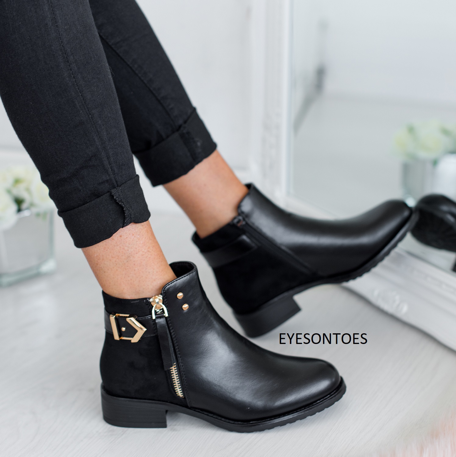 flat heel chelsea boots